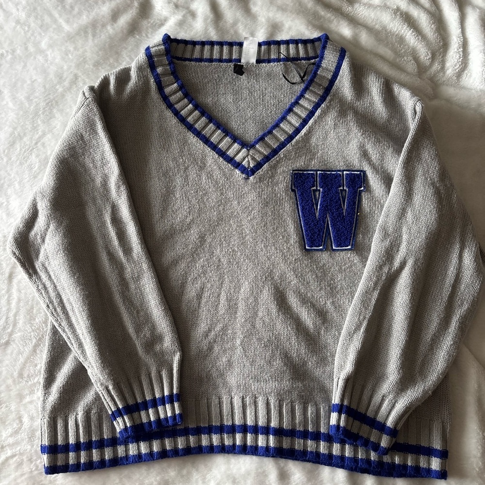 H&M Gray Sweater with Blue Accents